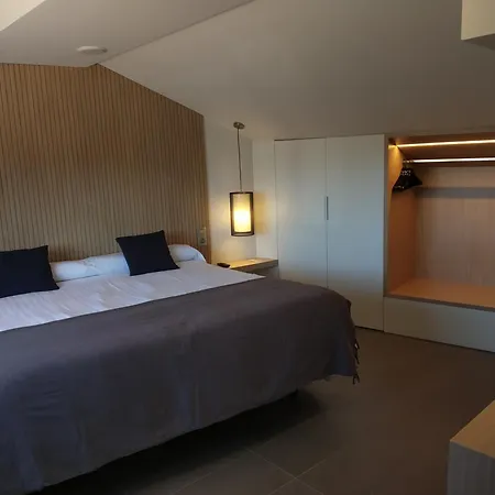 Centre Hotel *