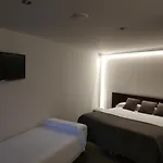 Centre Hotel *