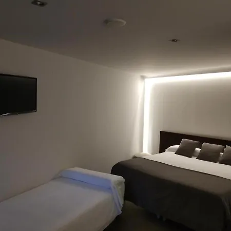 Centre Hotel *